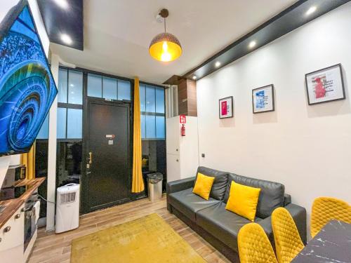 160 - Urban Fashion Week Paris Vuitton