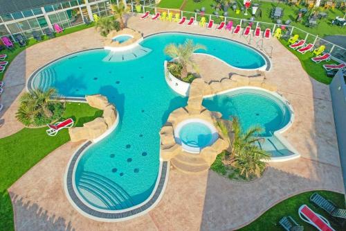 Gallery image of Camping 5 étoiles - Parc aquatique - eeiacb in Saint-Jean-dʼOrbetiers