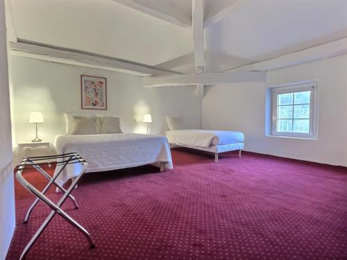 a bedroom with two beds and a pink carpet at Domaine De Bonaveau - Privatisation Spa et Piscine in Barcelonne