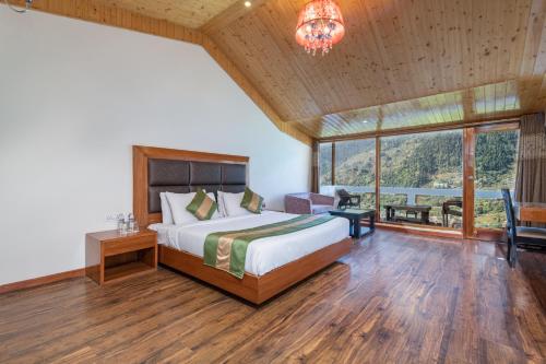 Una cama o camas en una habitación de Moustache Select Manali