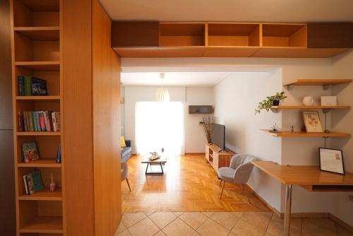 Family Flat for 4 next to the Flisvos Marina by Filos Inc