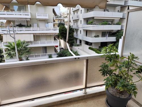 Family Flat for 4 next to the Flisvos Marina by Filos Inc