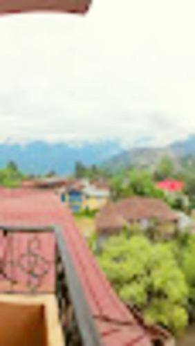 Vista general de una montaña o vista desde la habitación en casa particular