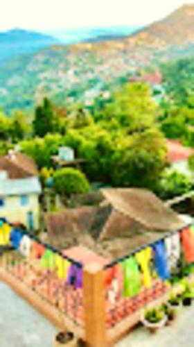 Vista general de una montaña o vista desde la habitación en casa particular