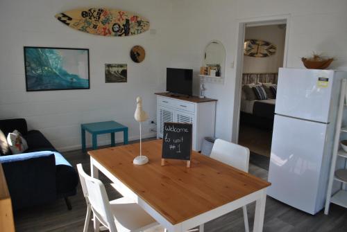 Η κουζίνα ή μικρή κουζίνα στο Iluka Beachouse