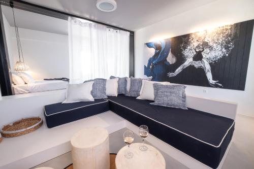 a living room with a black and white couch at IfestAu.4 Suites in Fira