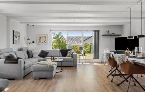 a living room with a couch and a tv at 3 Bedroom Cozy Home In Vinderup in Vinderup