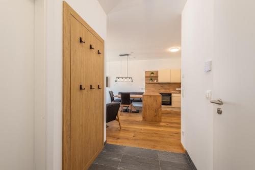 a hallway with a door leading to a kitchen at Mountain Feelings - by myNests in Gröbming