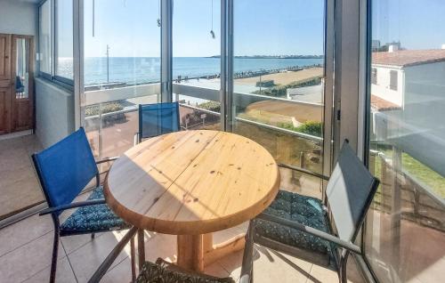 Cozy Apartment In Saint Gilles Croix De