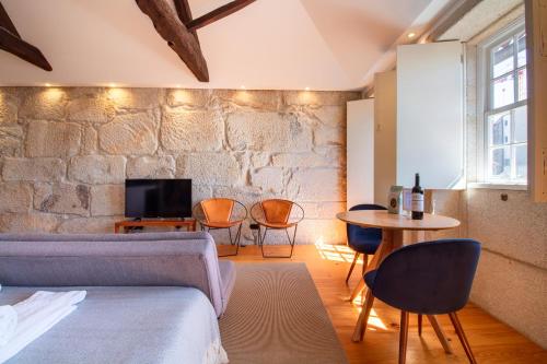 LovelyStay - Dirk Apartment - Almada 4º F