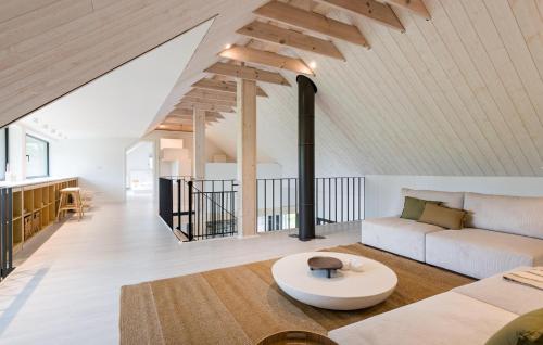Ένα ή περισσότερα κρεβάτια σε δωμάτιο στο Stunning Home In La Roche-En-Ardenne