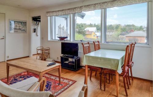 Amazing Home In Västra Frölundaにあるシーティングエリア