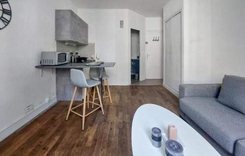 Beautiful Apartment In Saint-Malo