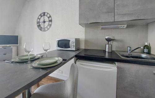 Beautiful Apartment In Saint-Malo