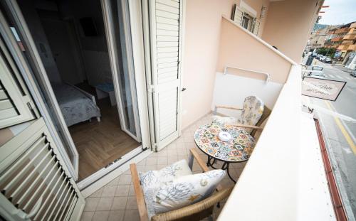 a small balcony with a table and chairs at La Perla Del Tirreno in Tropea