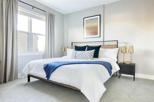 a bedroom with a large bed with blue and white sheets at Sonder by Marriott Bonvoy Belcourt Apartments Hillsboro Village in Nashville