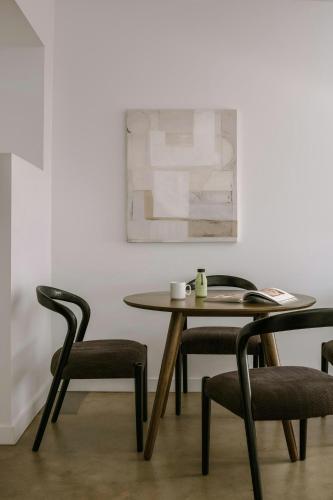 a table and chairs in a room with a painting at Sonder by Marriott Bonvoy The Winfield Apartments Downtown LA in Los Angeles