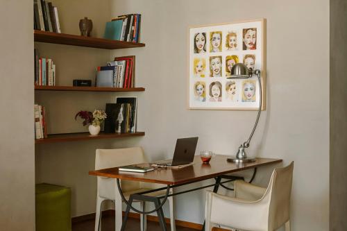Un lugar para sentarse en Chambers Hotel Central Park South, Sonder by Marriott Bonvoy
