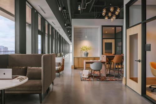 Istumisnurk majutusasutuses Sonder by Marriott Bonvoy North Loop Green Apartments North Loop