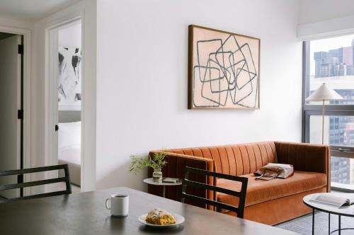 Χώρος καθιστικού στο Sonder by Marriott Bonvoy Court Square Apartments Long Island City