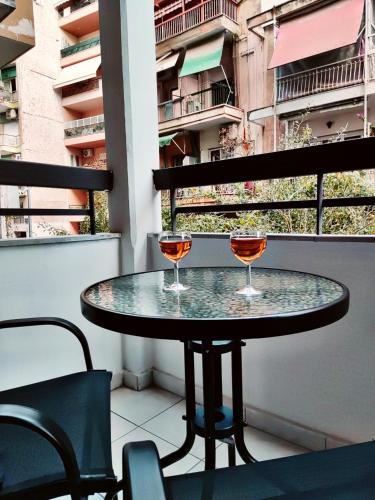 Elegant Central Studio with Balcony & WiFi Fiber