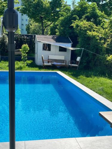 Villa Jäger mit Pool in Wienの敷地内または近くにあるプール