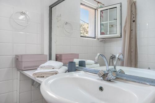 Ένα μπάνιο στο Elite Apartments Kalymnos