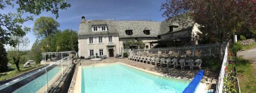 Bazén v ubytování Camping 3 étoiles - Piscine - ccagief nebo v jeho okolí