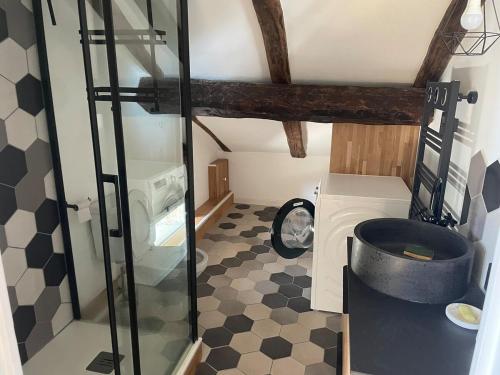 une vue d'une pièce avec une roue dans une pièce dans l'établissement Charming apartment in Corsican Village, à Vescovato