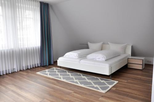 Postel nebo postele na pokoji v ubytování Altstadt Hotel Blomberg