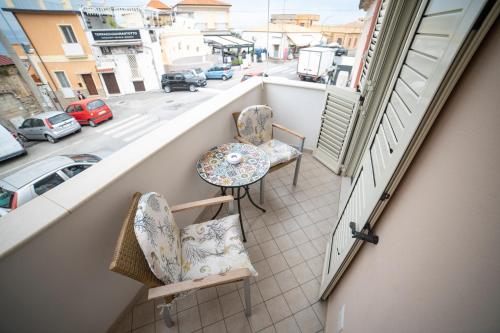 a balcony with a table and chairs and a street at La Perla Del Tirreno in Tropea