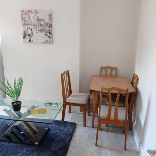 a dining room with a table and chairs at Double-Bedroom in the Heart of Salford Manchester Perfect for Short Stays LT1 in Manchester