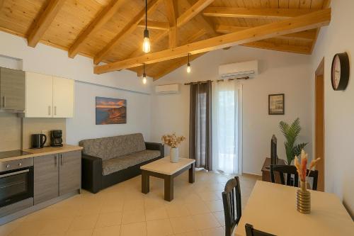 Η κουζίνα ή μικρή κουζίνα στο Villa Orestis - Stoupa Seaside Retreats