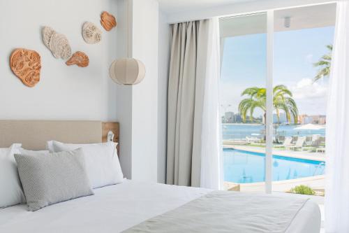 Ένα ή περισσότερα κρεβάτια σε δωμάτιο στο Roc Portonova Apartaments