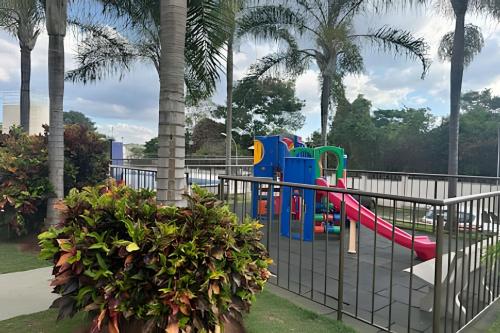 a playground with a slide in a park at Apartamento a 15min do Aeroporto de Confins in Lagoa Santa