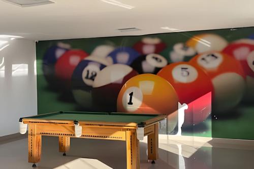 a table with a bunch of billiard balls on a wall at Apartamento a 15min do Aeroporto de Confins in Lagoa Santa