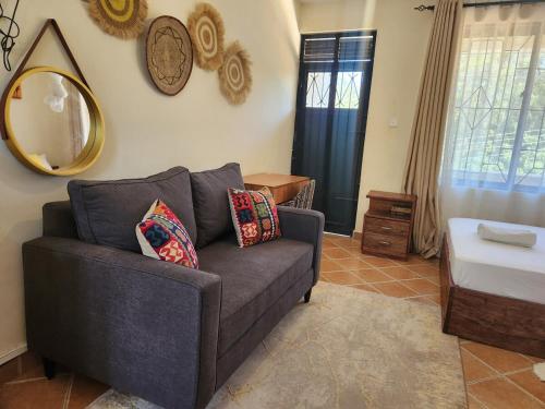 Un lugar para sentarse en Stay with Adhiambo - Studio near Bofa Beach
