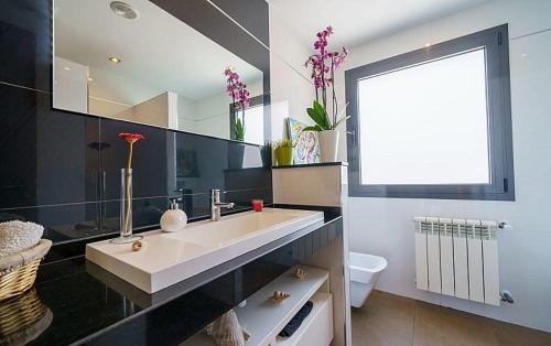 Et badeværelse på Club Villamar - Vuitton