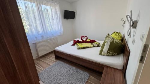 Posteľ alebo postele v izbe v ubytovaní Timi wellness Apartman Siófok
