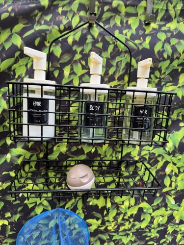 a wire rack with four complimentary complimentary complimentary towels at Glamping Subiaco- Casina Valentina in Subiaco