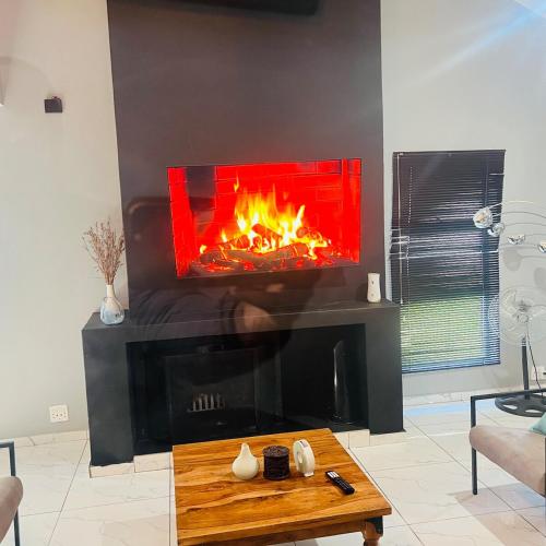 Φωτογραφία από το άλμπουμ του Cheerful 3-bed home with power backup σε Sandton