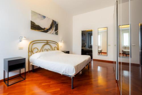 Romano Apartments - " Wood & Harmonies " - Luxury apartment right next to the METRO