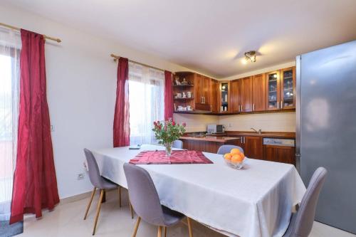 Dapur atau dapur kecil di Apartment Dino 1