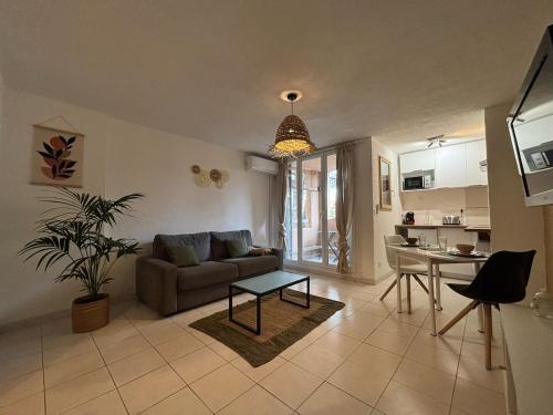 Studio with pool and tennis