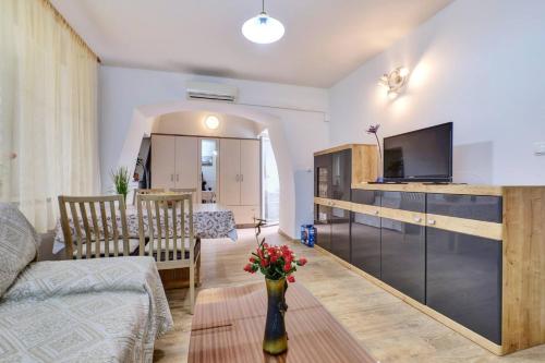 Apartment Dani 1 cozy stay with balcony & city view
