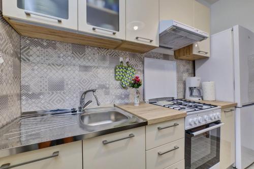 Apartment Dani 1 cozy stay with balcony & city view