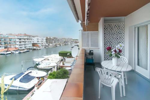 WELCS APARTAMENTO 244 EMP con terraza con vista