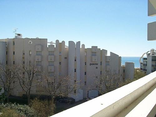 Studio Cabine Moderne Proche Plage avec Loggia et Parking Privé - FR-1-328-112