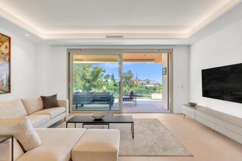 Benalus II Luxury Apartment by Finest Rentals