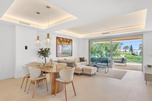 Benalus II Luxury Apartment by Finest Rentals